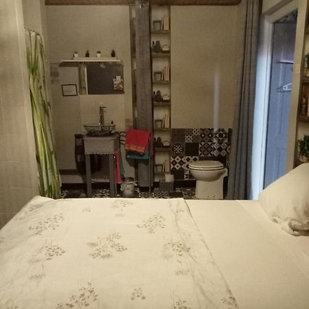 Le Repaire Des Ecureuils Bed & Breakfast Bourg-Argental ภายนอก รูปภาพ