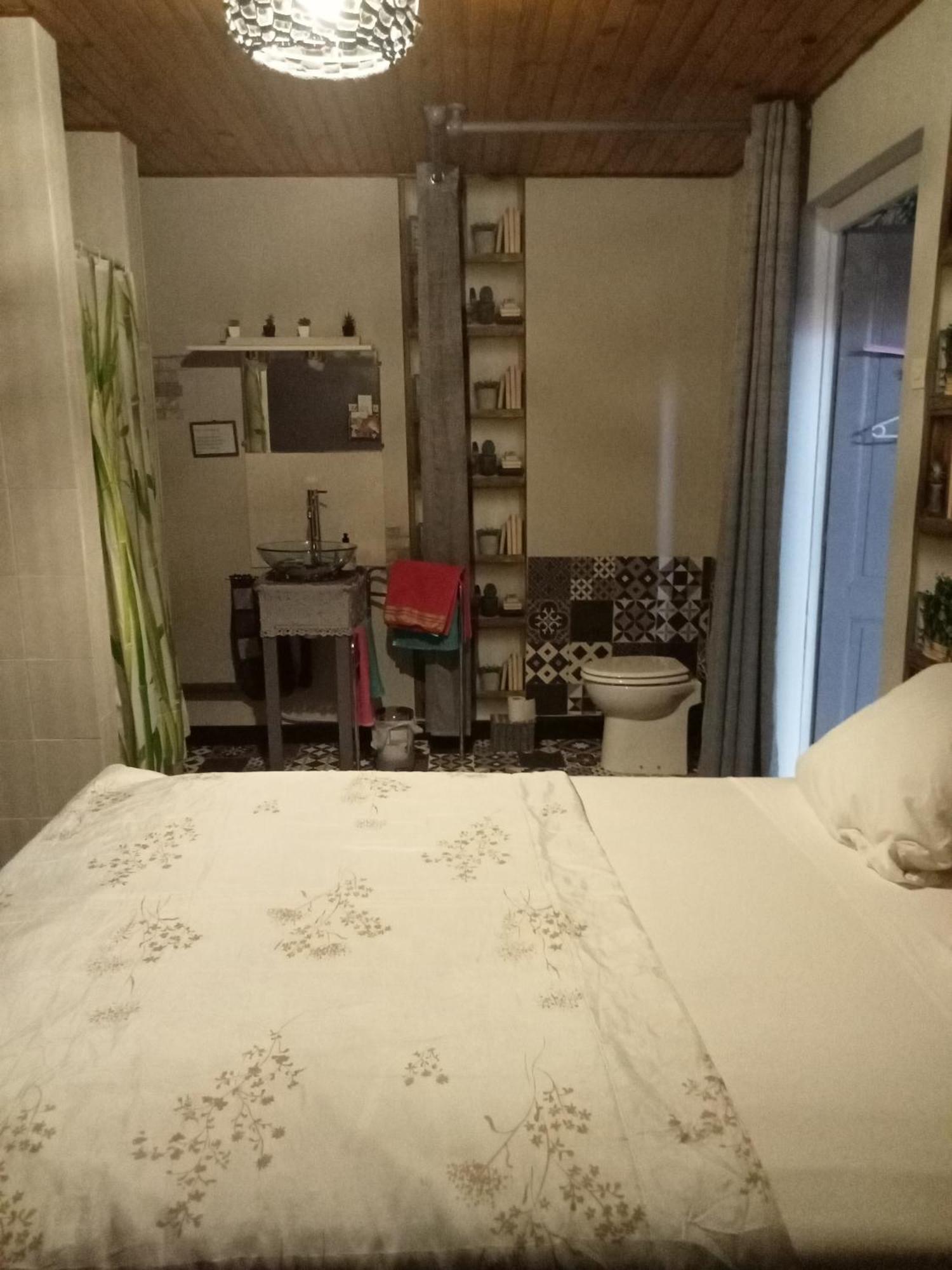 Le Repaire Des Ecureuils Bed & Breakfast Bourg-Argental ภายนอก รูปภาพ