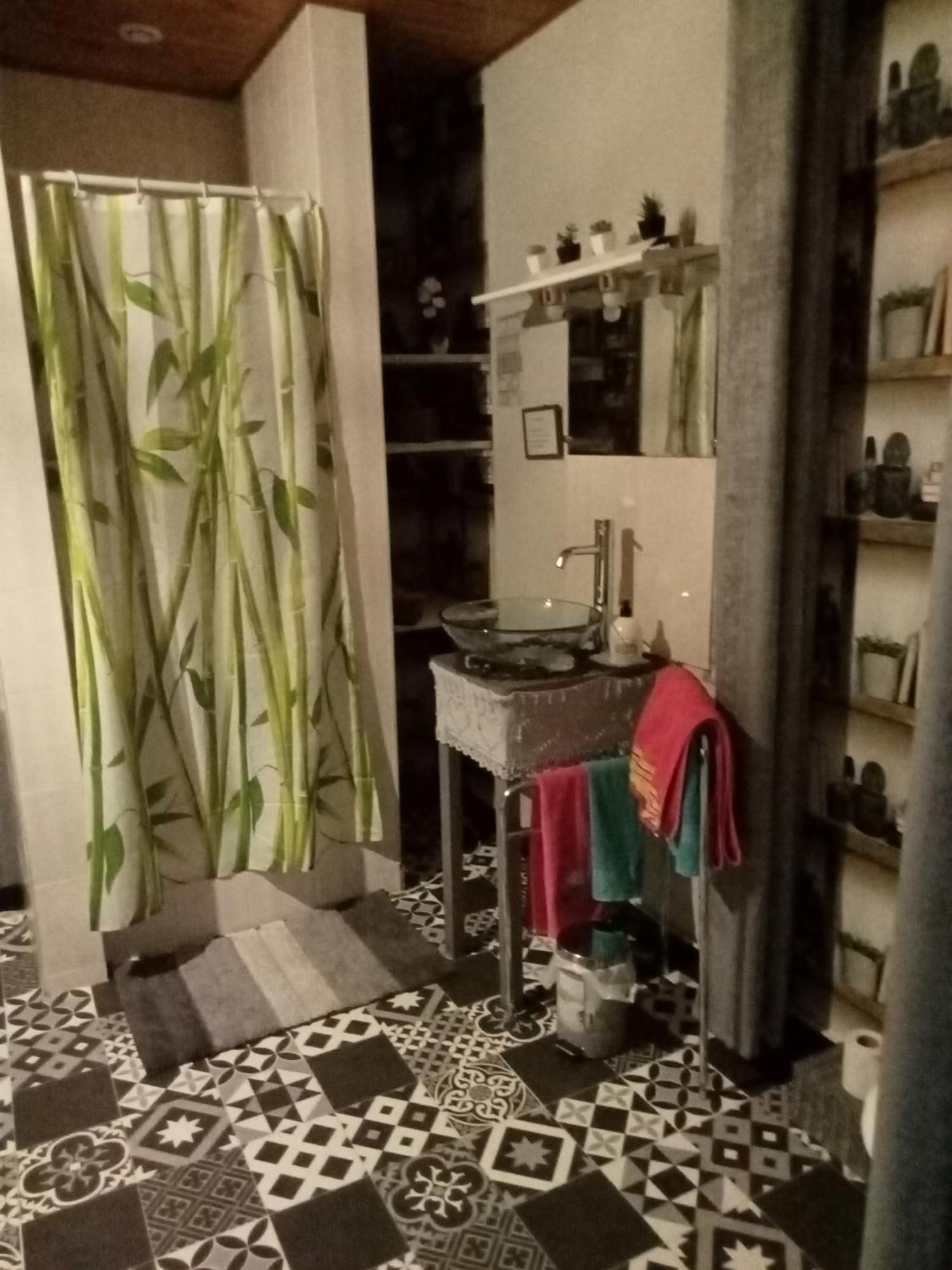 Le Repaire Des Ecureuils Bed & Breakfast Bourg-Argental ภายนอก รูปภาพ